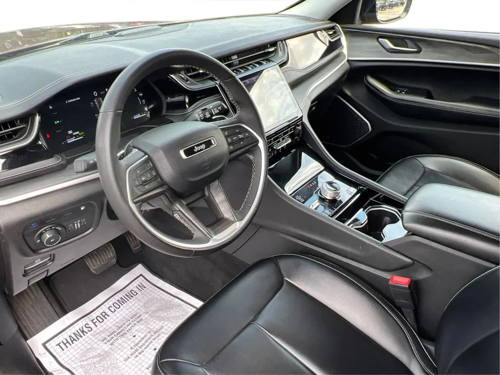 Jeep Grand Cherokee photo 16
