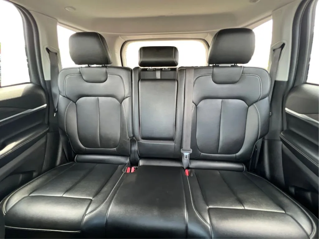 Jeep Grand Cherokee photo 19