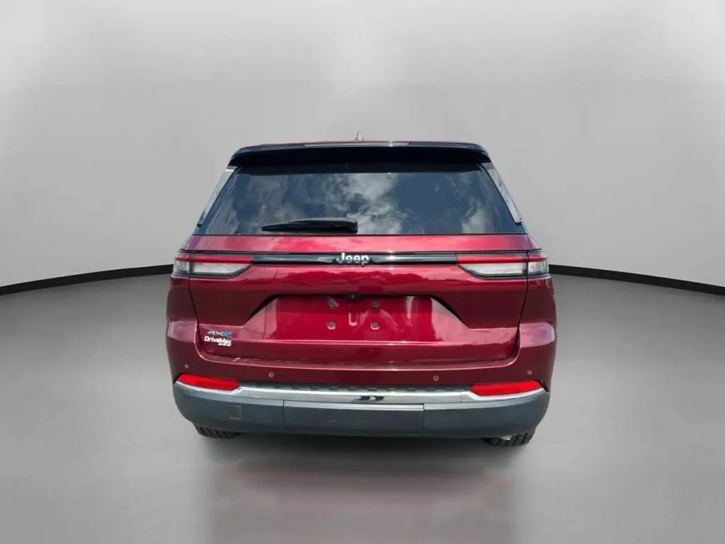 Jeep Grand Cherokee photo 11