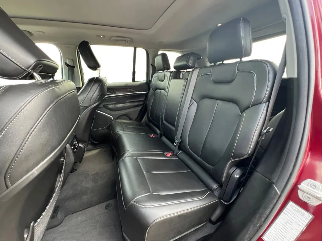 Jeep Grand Cherokee photo 17