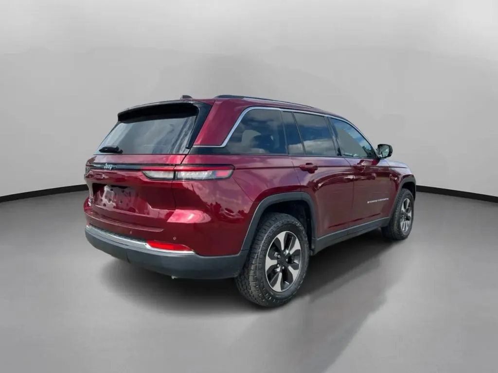 Jeep Grand Cherokee photo 9