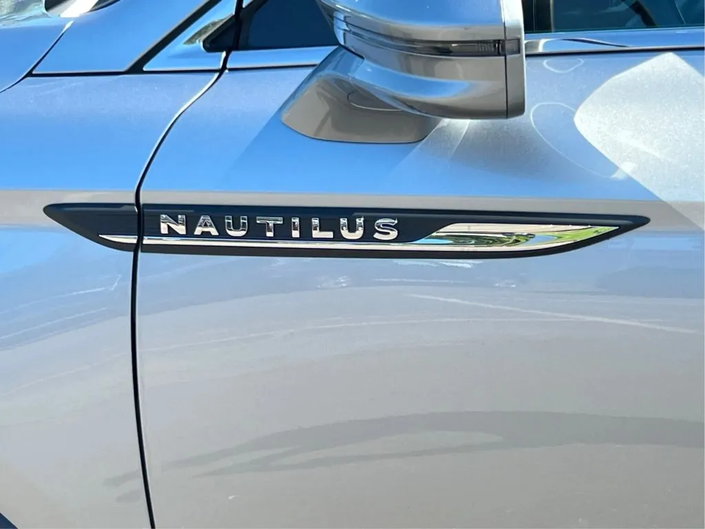 Lincoln Nautilus photo 29