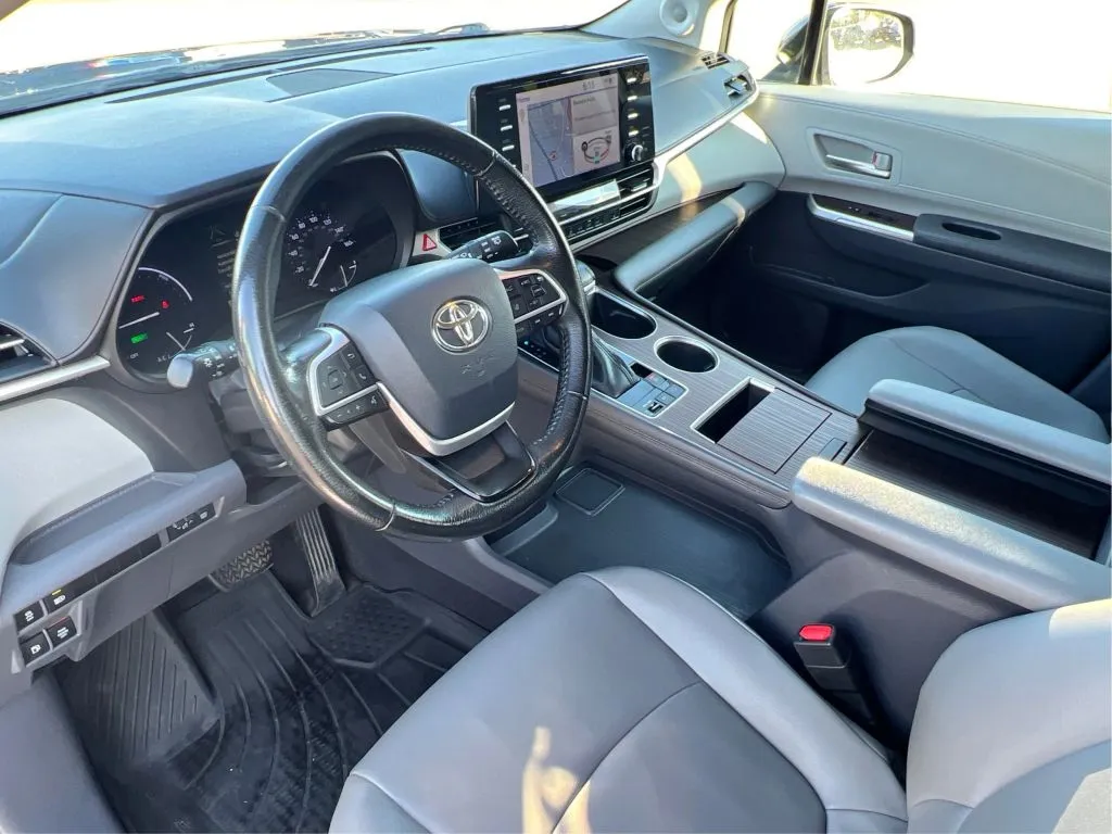 Toyota Sienna photo 16