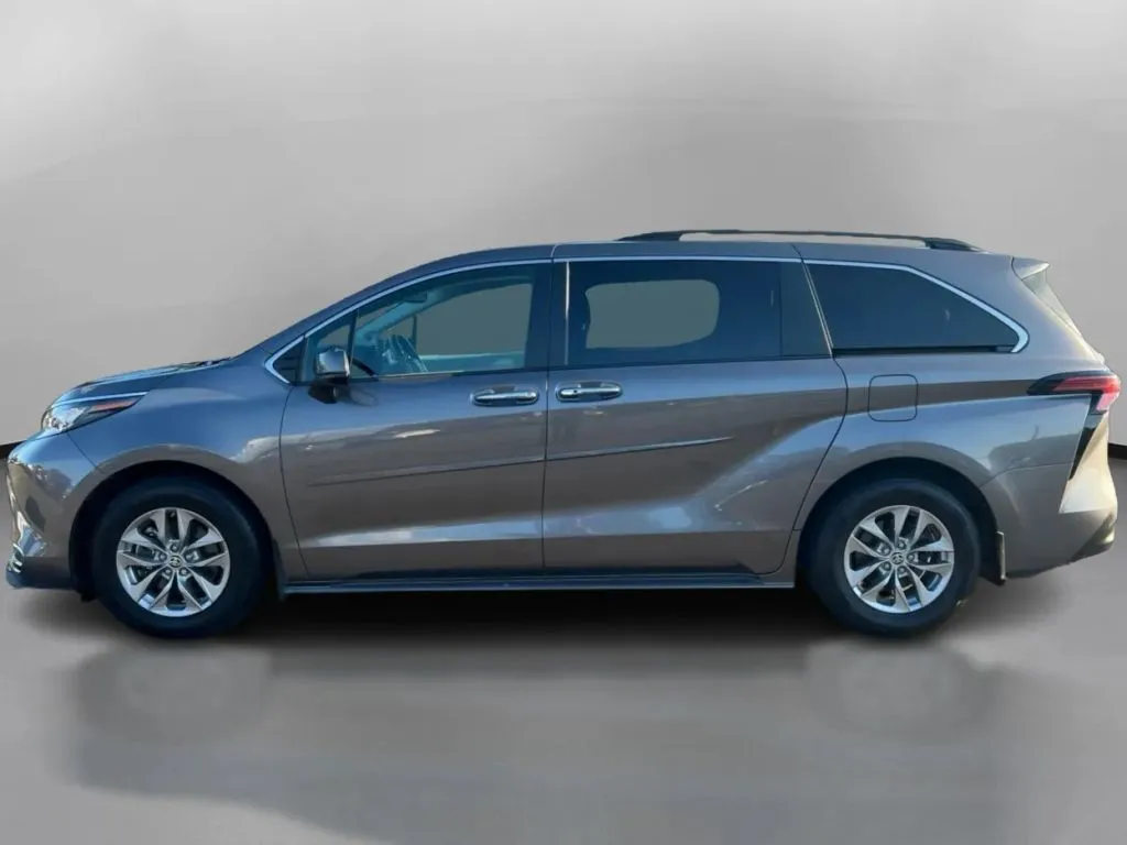 Toyota Sienna photo 15