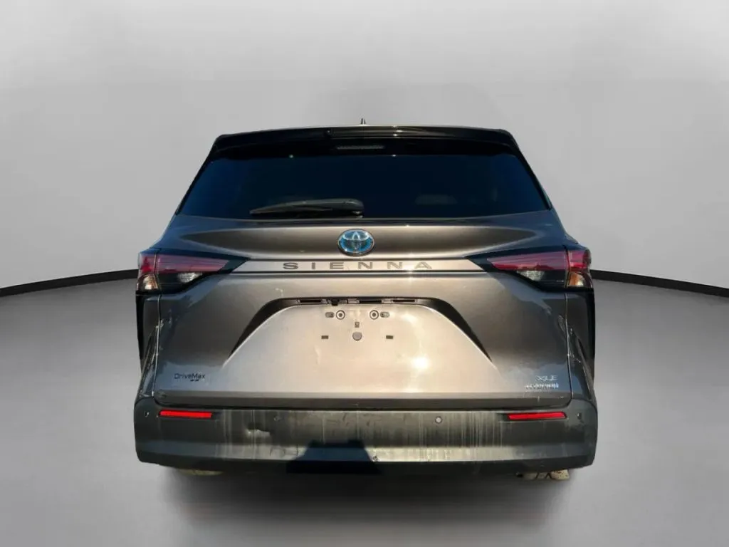 Toyota Sienna photo 11