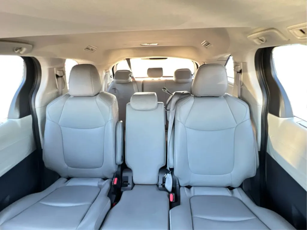 Toyota Sienna photo 19