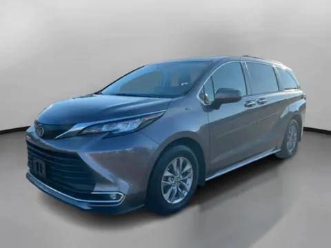 More photos of 2022 Toyota Sienna XLE Minivan 4D at Drivemax, CT
