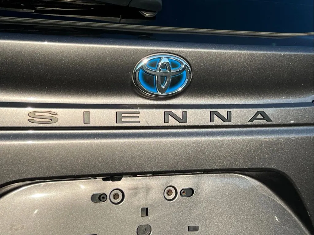 Toyota Sienna photo 30