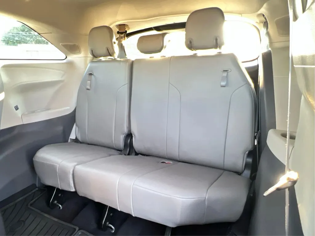 Toyota Sienna photo 45