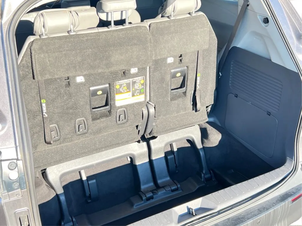 Toyota Sienna photo 18