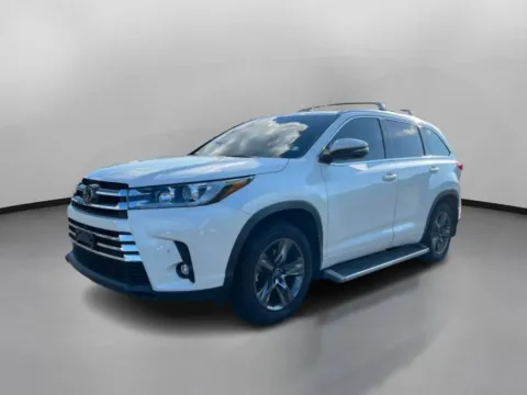 More photos of 2019 Toyota Highlander Limited Platinum Sport Utility 4D at Drivemax, CT
