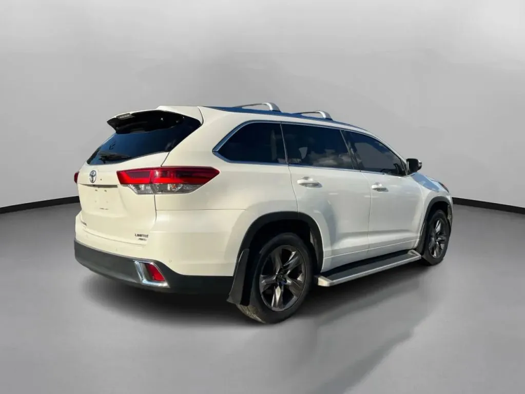 Toyota Highlander photo 9