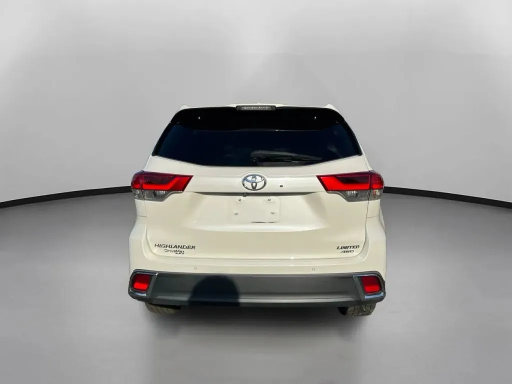 Toyota Highlander photo 11