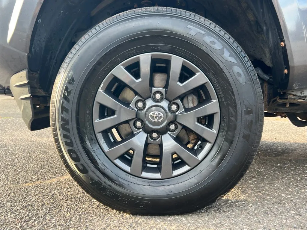 Toyota Tacoma photo 30