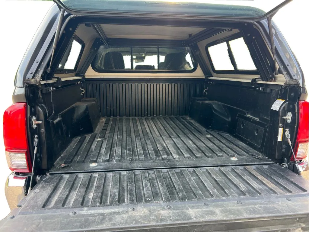 Toyota Tacoma photo 18