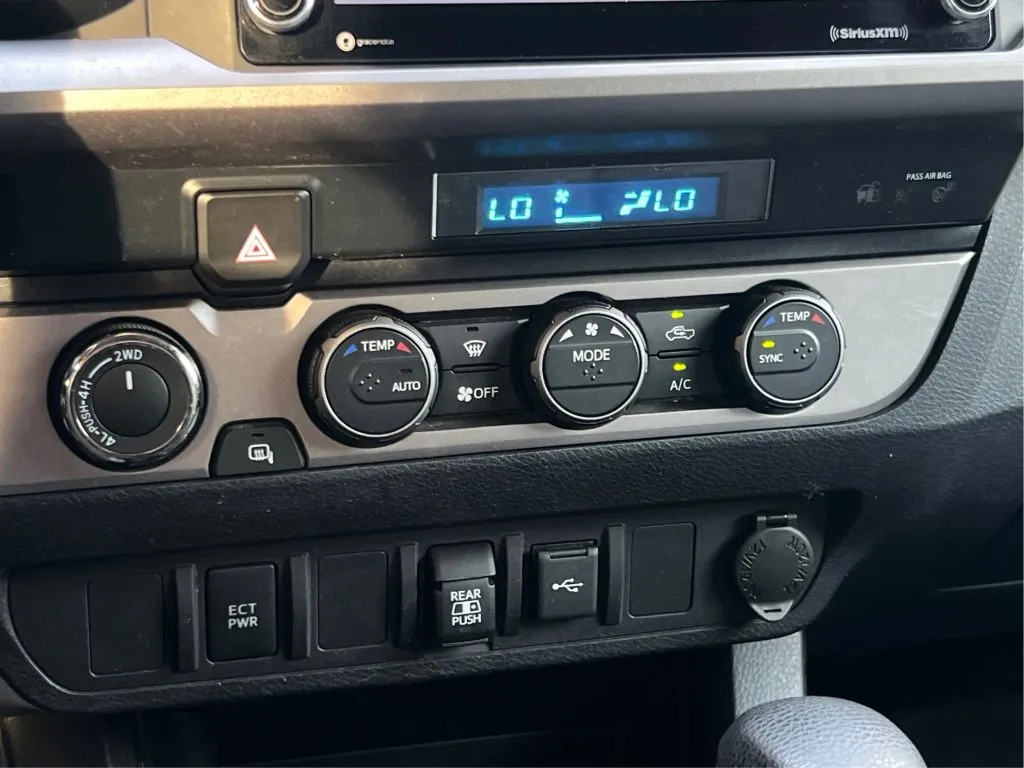 Toyota Tacoma photo 38