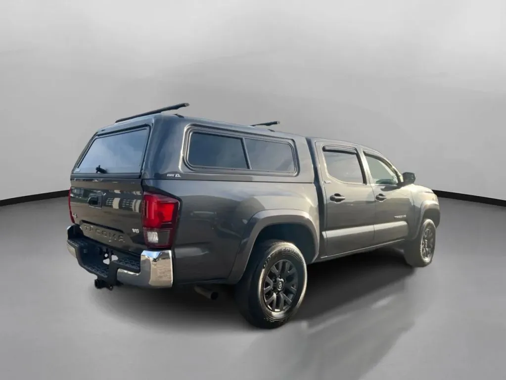 Toyota Tacoma photo 9