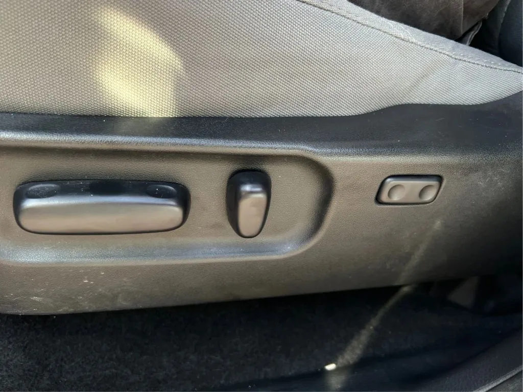 Toyota Tacoma photo 25