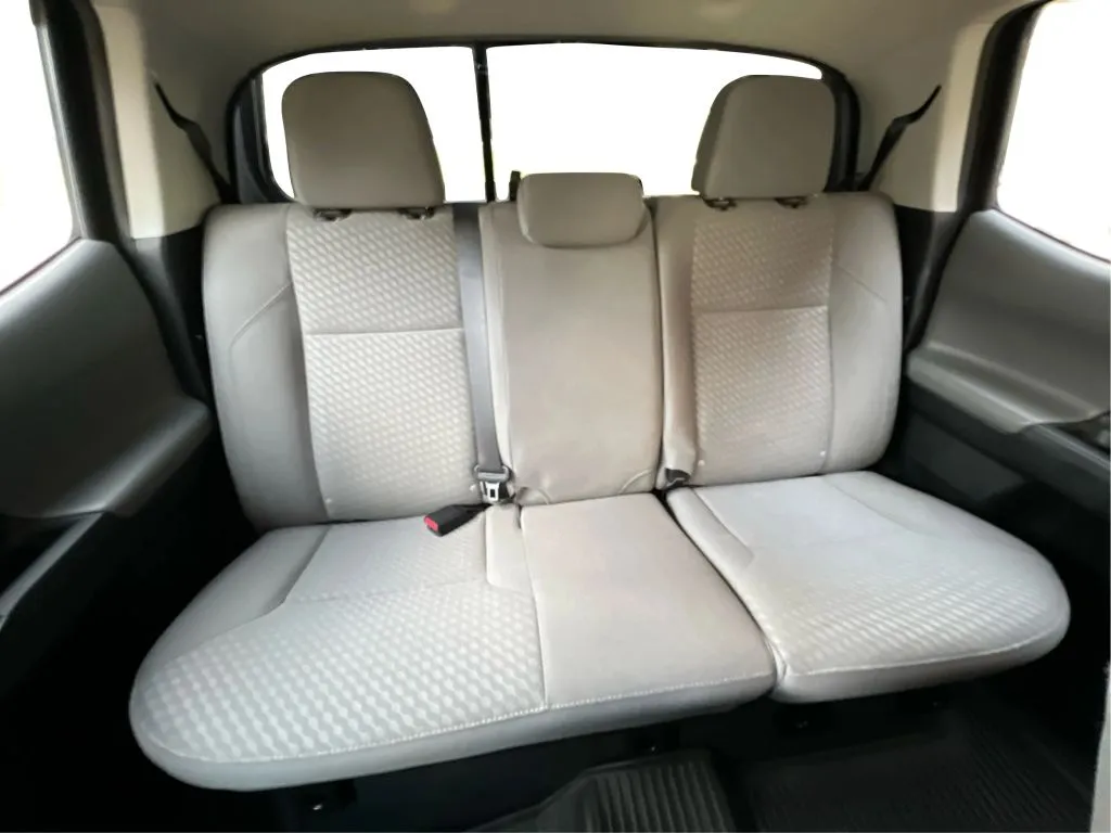 Toyota Tacoma photo 19