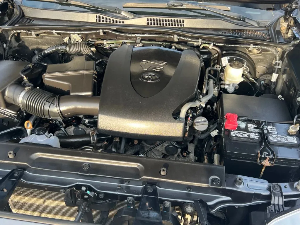 Toyota Tacoma photo 28