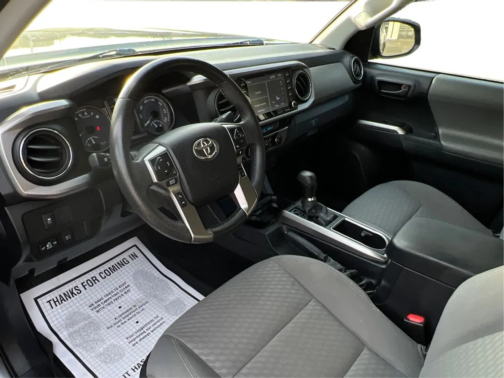Toyota Tacoma photo 16