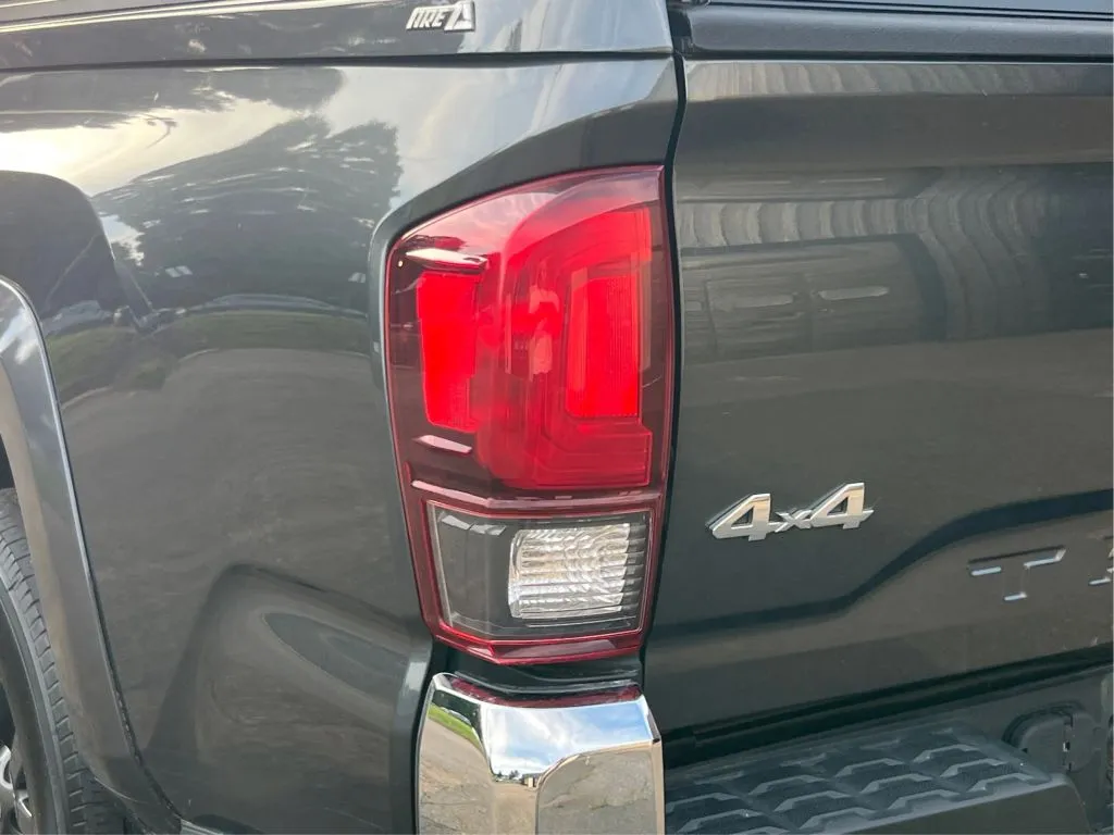 Toyota Tacoma photo 33
