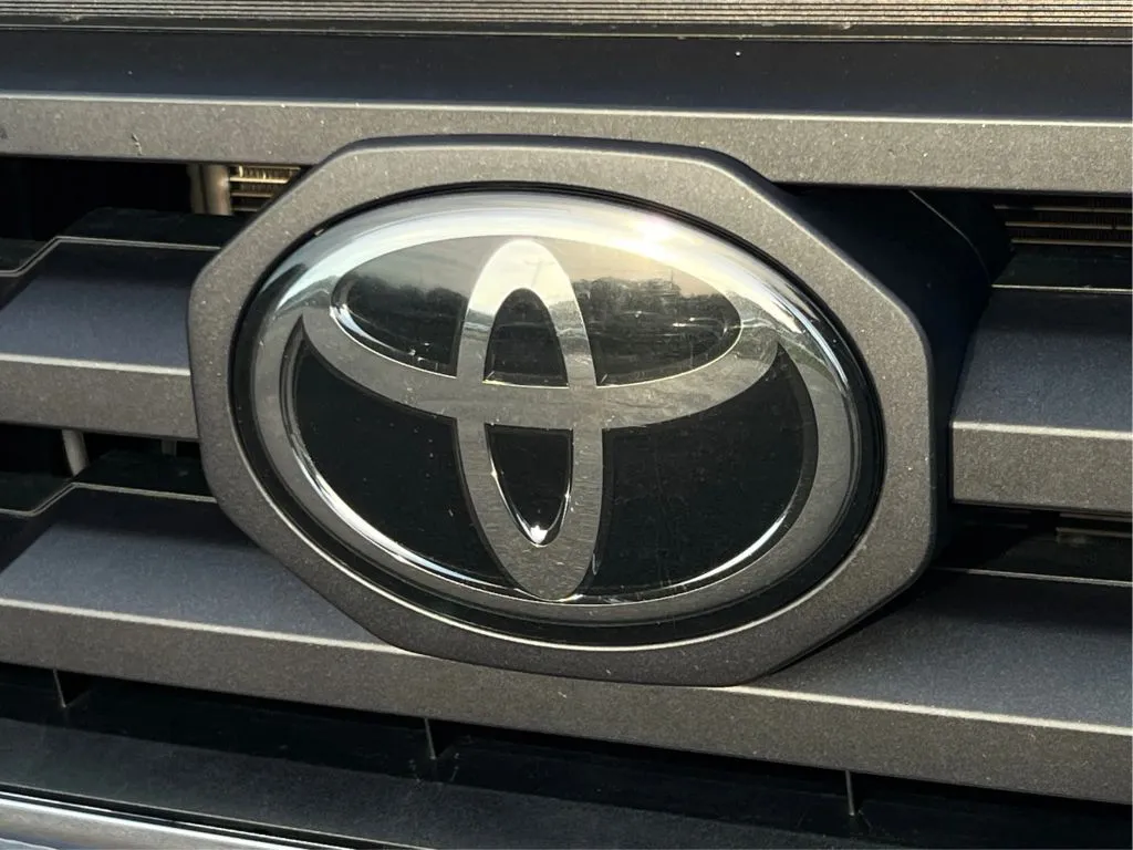 Toyota Tacoma photo 35