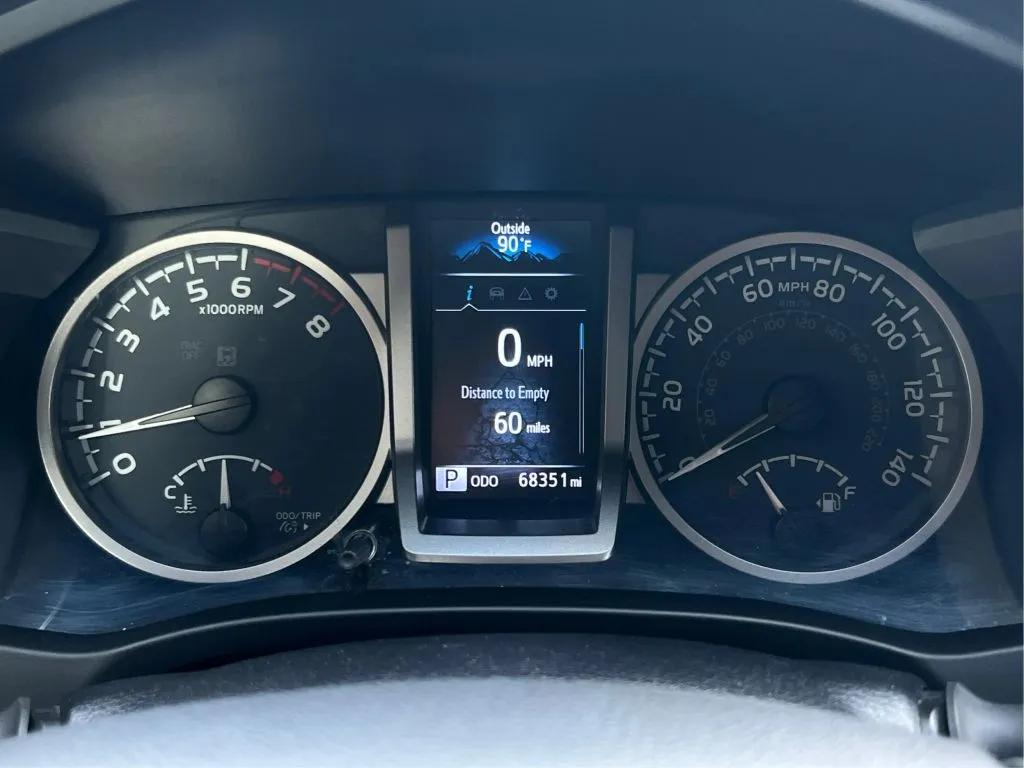 Toyota Tacoma photo 22