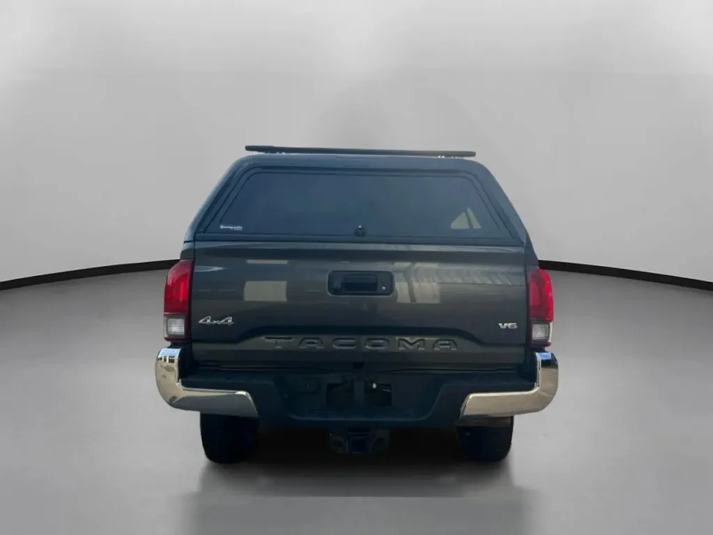 Toyota Tacoma photo 11