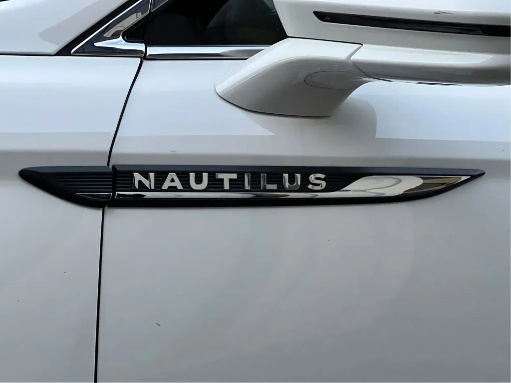 Lincoln Nautilus photo 30