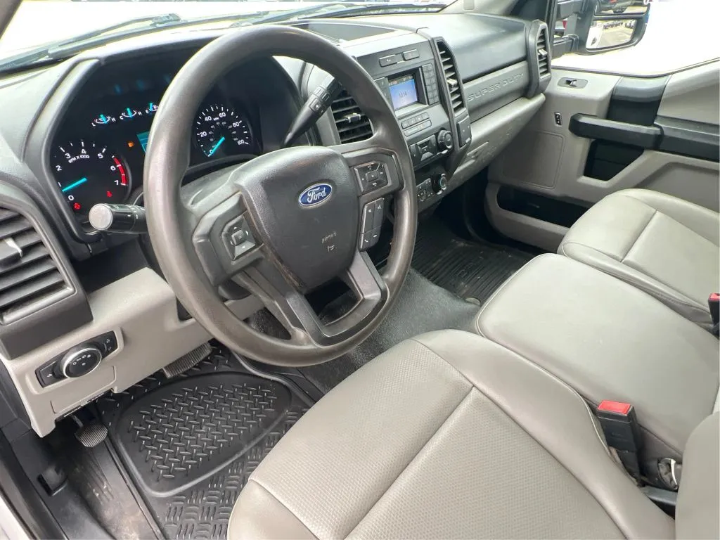 Ford F-350 photo 16