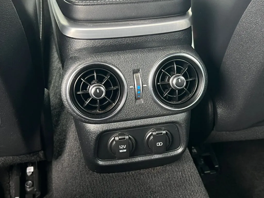 Kia Stinger photo 22