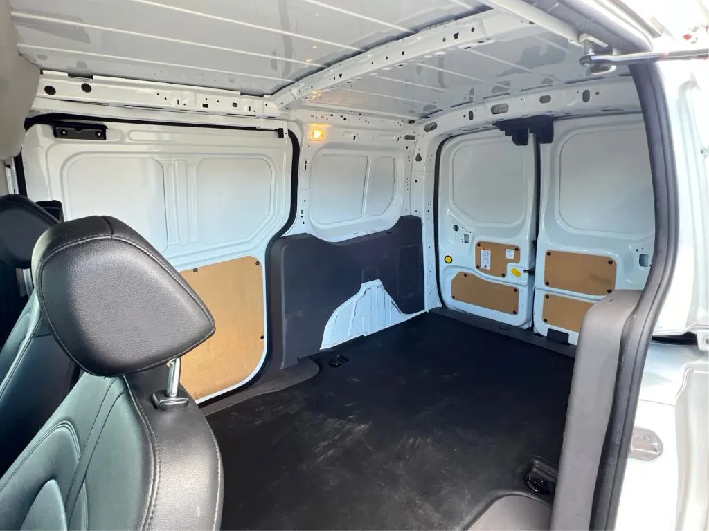 Ford Transit Connect photo 17
