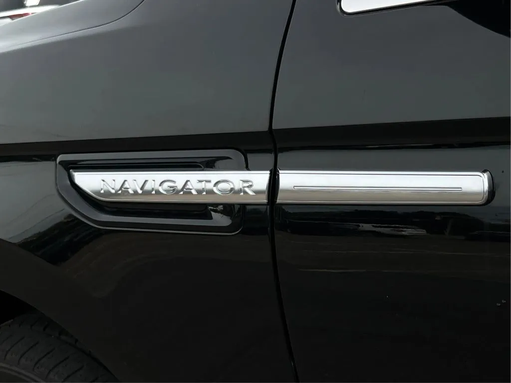 Lincoln Navigator L photo 30