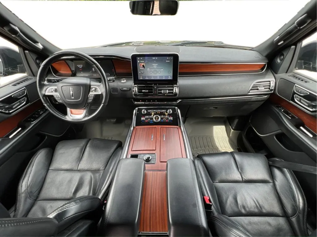 Lincoln Navigator L photo 37