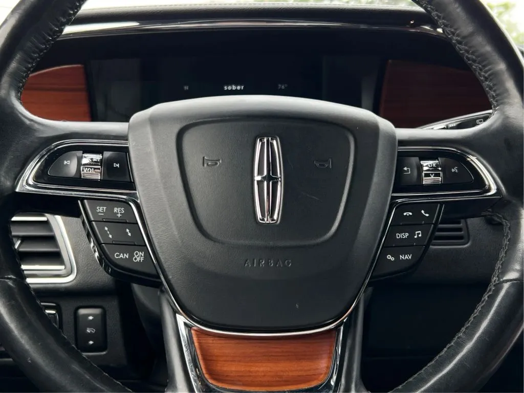 Lincoln Navigator L photo 23