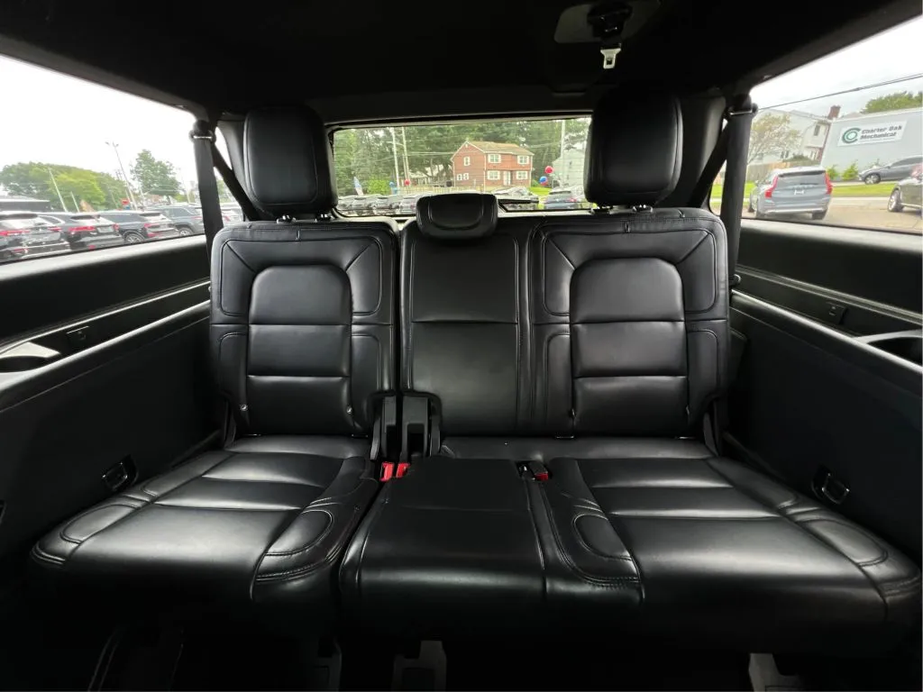 Lincoln Navigator L photo 48