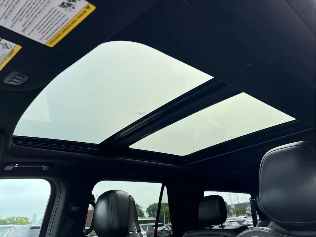 Lincoln Navigator L photo 27