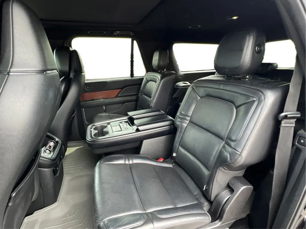 Lincoln Navigator L photo 17