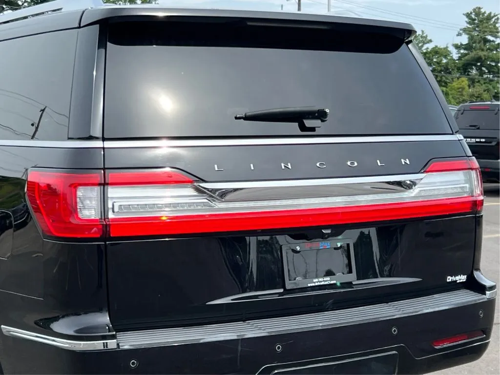 Lincoln Navigator L photo 34