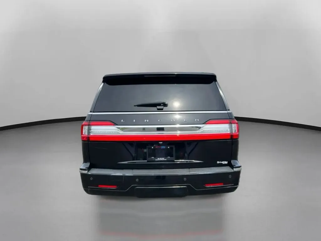 Lincoln Navigator L photo 11