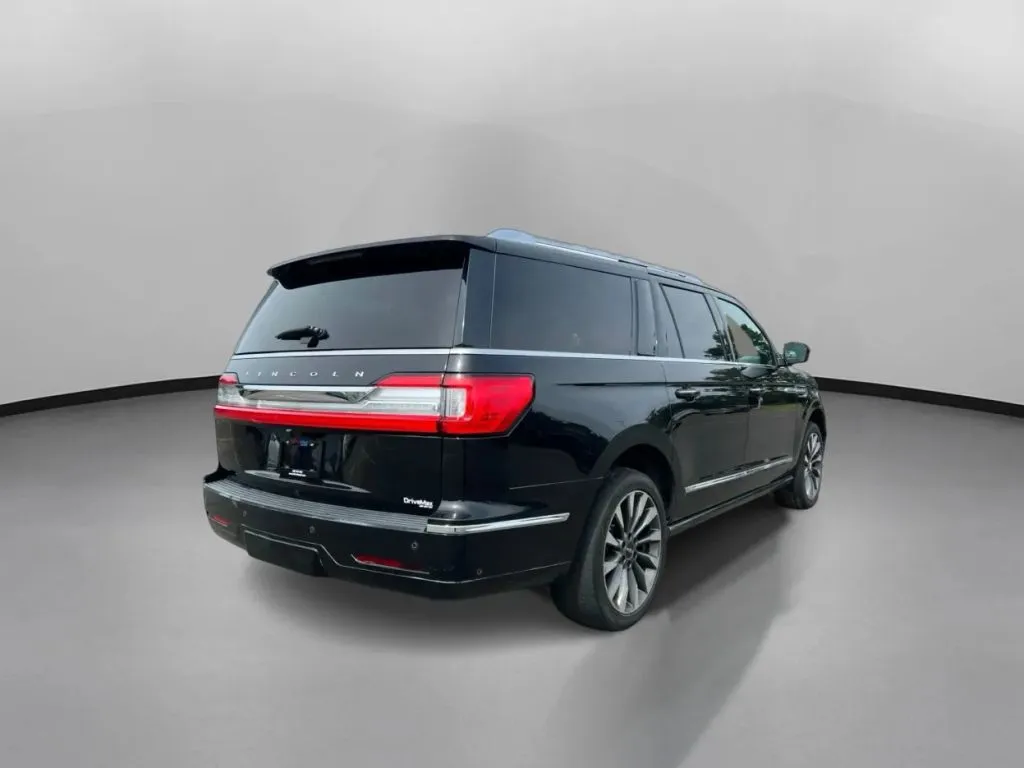 Lincoln Navigator L photo 9