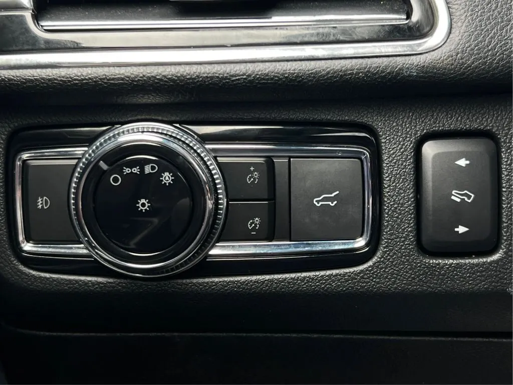 Lincoln Navigator L photo 24