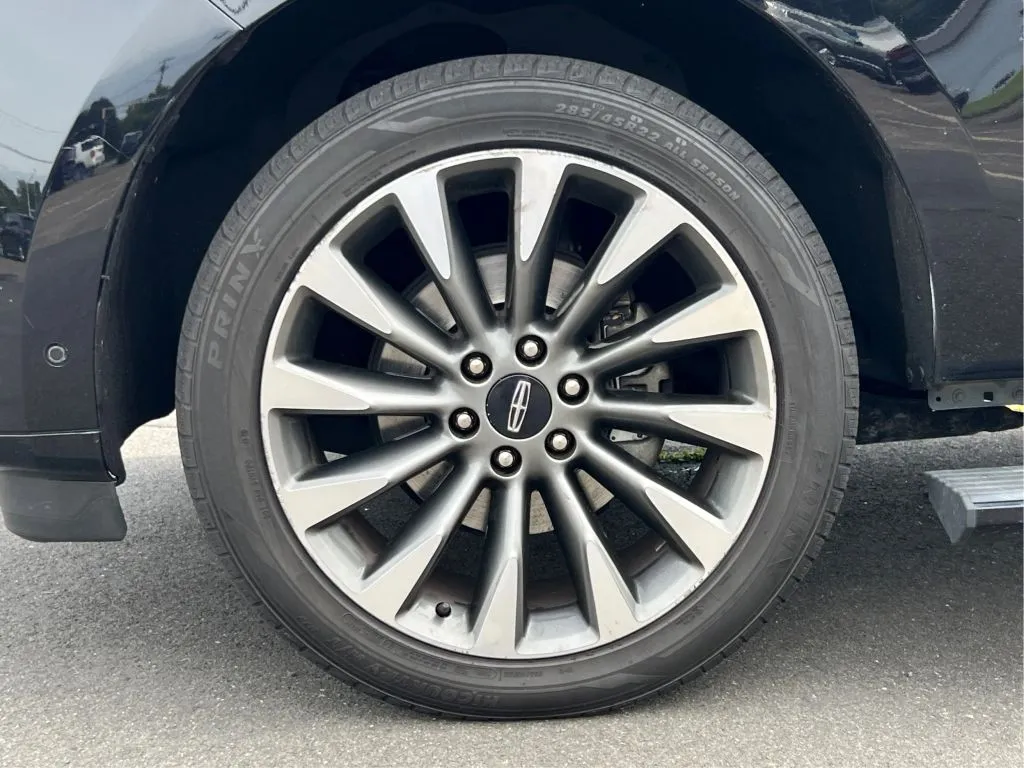 Lincoln Navigator L photo 31