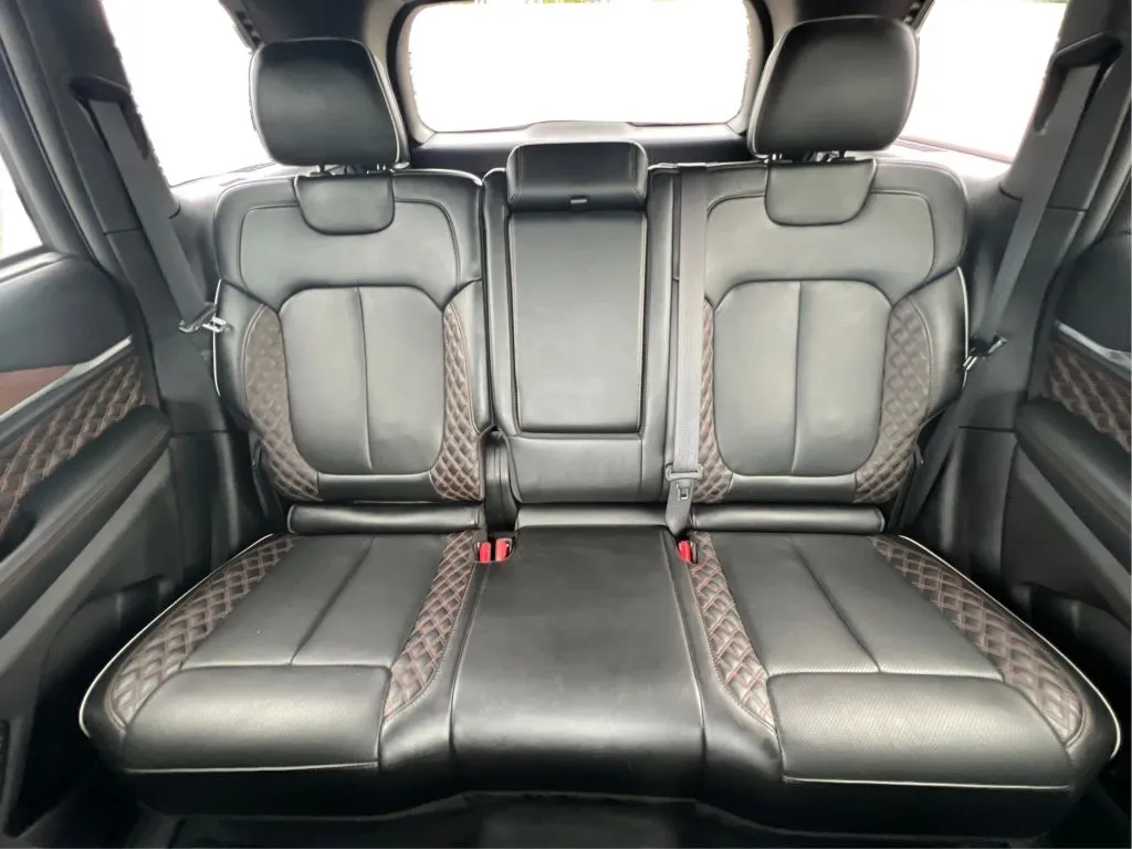 Jeep Grand Cherokee photo 19