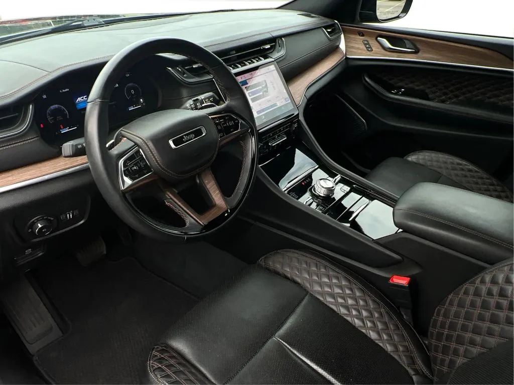 Jeep Grand Cherokee photo 16