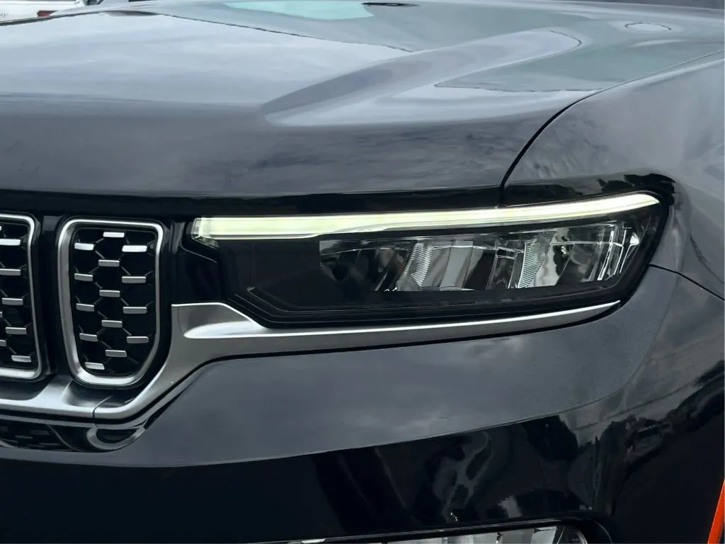 Jeep Grand Cherokee photo 33