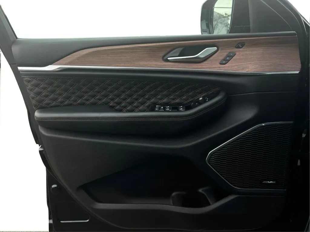 Jeep Grand Cherokee photo 26