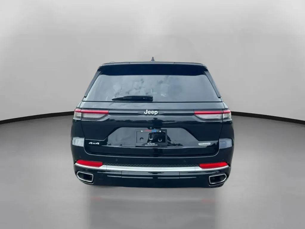 Jeep Grand Cherokee photo 11