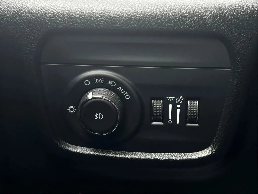 Jeep Grand Cherokee photo 24